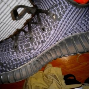 Yeezy Boost 350 v2 Black size 11mens